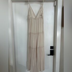 NWOT Lace Flowy Button Ip Dress